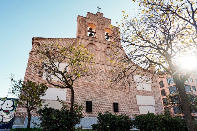 Levantada en 1690, se trata de la única construcción que se conserva de la antigua población de Canillas. La ermita de San Blas fue declarada Bien de Interés Patrimonial por la Comunidad de Madrid en 2013.
