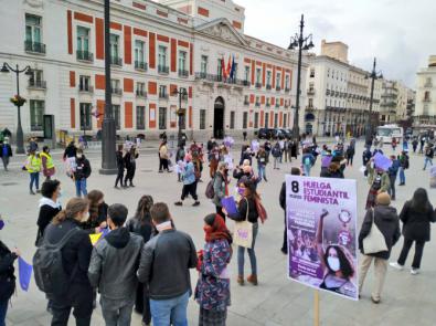 Concentraci&#243;n de estudiantes en Sol por el 8M