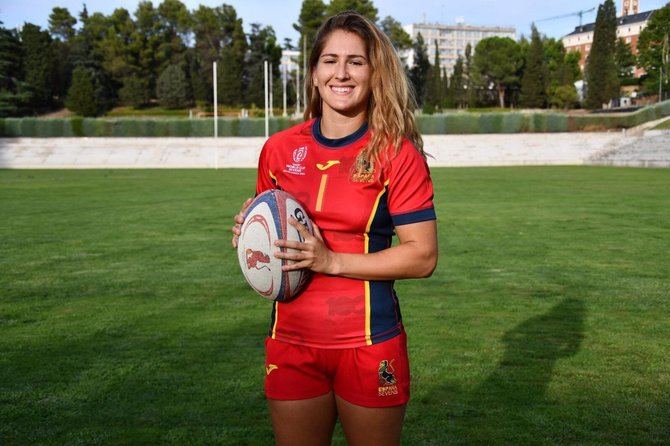 Eva Aguirre, la jugadora de la selección española de rugby, ha pedido el patrocinio olímpico, de 5.000 euros durante cada año del ciclo olímpico, para poder centrarse en su carrera deportiva y tener un equipo de trabajo que le ayude a mejorar su rendimiento.