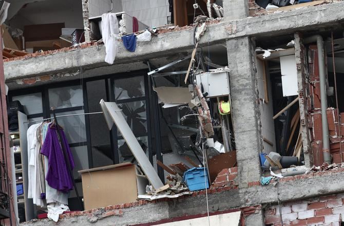 La deflagración, que ha destrozado cuatro plantas del inmueble propiedad del Arzobispado de Madrid, se produjo cuando un operario revisaba la caldera del edificio. 