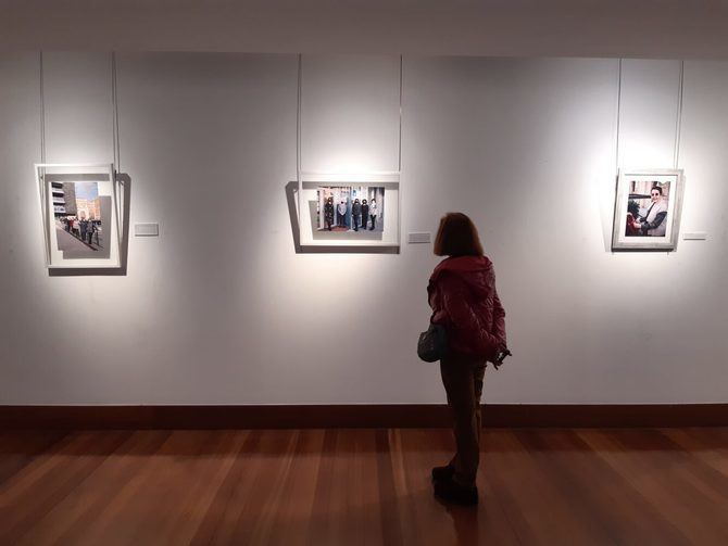 El concejal de Retiro, Santiago Saura, ha inaugurado la exposición 'Mujeres de Retiro frente a la Covid-19, otra mirada contra la crisis', que permanecerá abierta durante marzo en la Sala Maruja Mallo del Centro Socio Cultural Clara Campoamor.