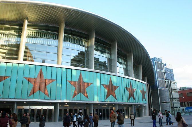 En el Wizink Center se vacunará a la población general de entre 60 y 65 años en horario de mañana y tarde. Y mientras continúa activo el punto de vacunación en el Hospital Isabel Zendal para la población general de entre 60 a 65 años con la vacuna de AstraZeneca y a los mutualistas mayores de 60 años, con la de Moderna.