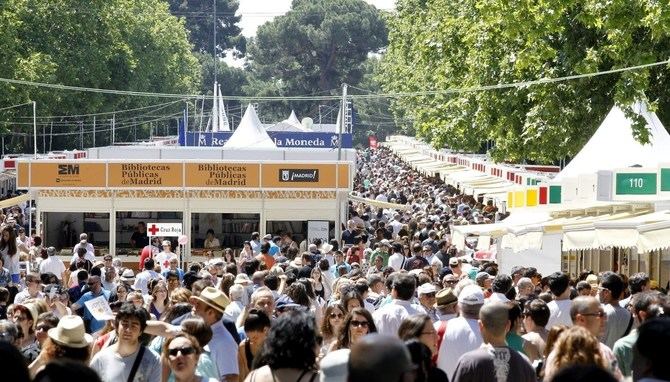 Nuria Riaza es la quinta mujer que realiza el cartel de la Feria del Libro de Madrid, después de Sara Morante (2019), Paula Bonet (2018), Ena Cardenal de la Nuez (2017) y Ana Juan (2006).