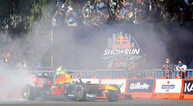 Se trata de una gran exhibición protagonizada por un monoplaza del equipo Red Bull Racing, bajo los mandos del piloto mexicano Cheno Pérez, en un improvisado circuito urbano alrededor de la plaza de Cibeles.