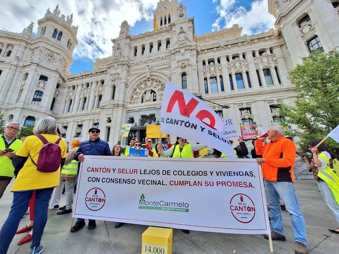 Las entidades ciudadanas han recordado que el 8 de mayo se cumplió un año desde que el delegado de Urbanismo, Medio Ambiente y Movilidad, Borja Carabante, se comprometiera por escrito a reubicar estas instalaciones 'de acuerdo con los vecinos'.