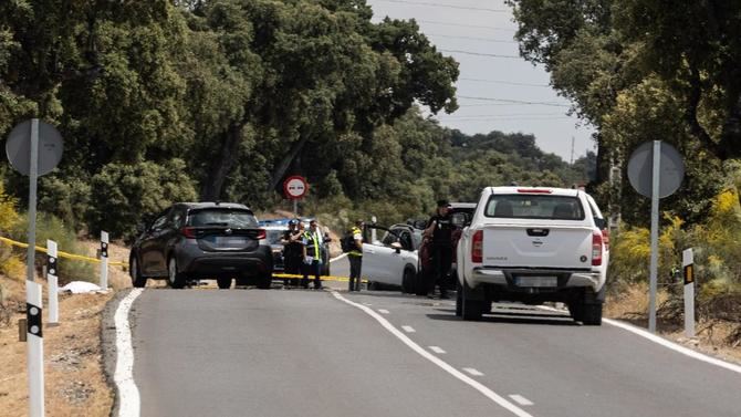 Los presuntos asesinos de Borja Villacís, hermano de la exvicealcaldesa de Madrid, fueron grabados cambiando las matrículas del coche robado en el que perpetraron los hechos y ocultando las armas de fuego que utilizaron.