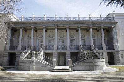 El Capricho se encuentra en el actual barrio de la Alameda de Osuna, en el distrito de Barajas. Declarado Jardín Histórico en 1934, es propiedad municipal desde 1974. Es el máximo exponente de jardín romántico en Madrid y fue creado por la duquesa de Osuna.