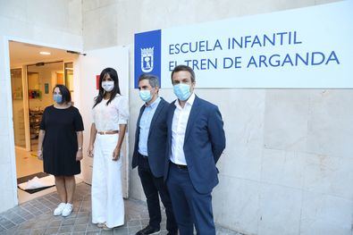 Villacís, con Aniorte y Saura, en la escuela infantil Tren de Arganda de Retiro.