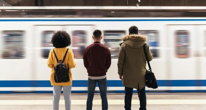 La mascarilla aún será obligatoria en transporte aéreo, ferrocarril, cable, autobuses y cualquier tipo de medio público. En los barcos, se deberá llevar cuando 'no se pueda mantener la distancia de 1,5 metros'.