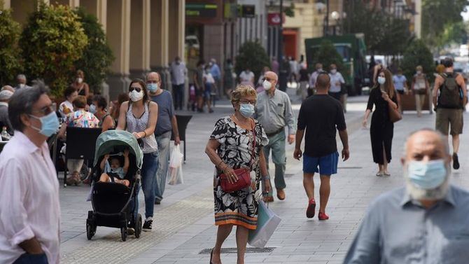 Sanidad y las comunidades abordan esta tarde, en el Consejo Interterritorial de Salud, la posible vacunación de forma generalizada de los menores de 29 años.