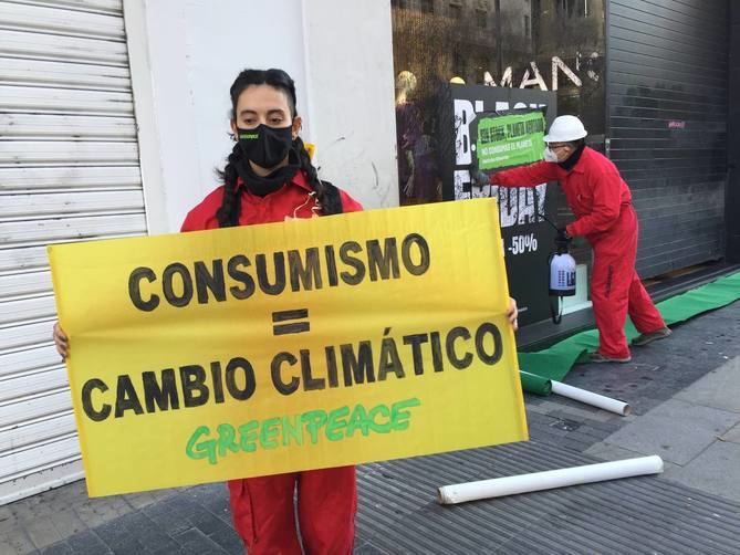 Según Greenpeace, el uso actual de los recursos naturales es de media mundial 1,7 veces más rápido de lo que los ecosistemas pueden regenerar.