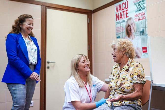 La consejera de Sanidad, Fátima Matute, ha visitado este lunes una consulta de Enfermería del Centro de Salud Alpes del barrio de la Rosas, en el distrito de San Blas-Canillejas, donde se ha iniciado este proceso.