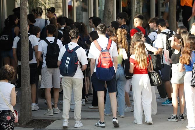 Respecto a las características de la ayuda, cabe recordar que esta se fija en 250 euros al mes durante un plazo de dos años para cada joven, con objeto de facilitar su emancipación.