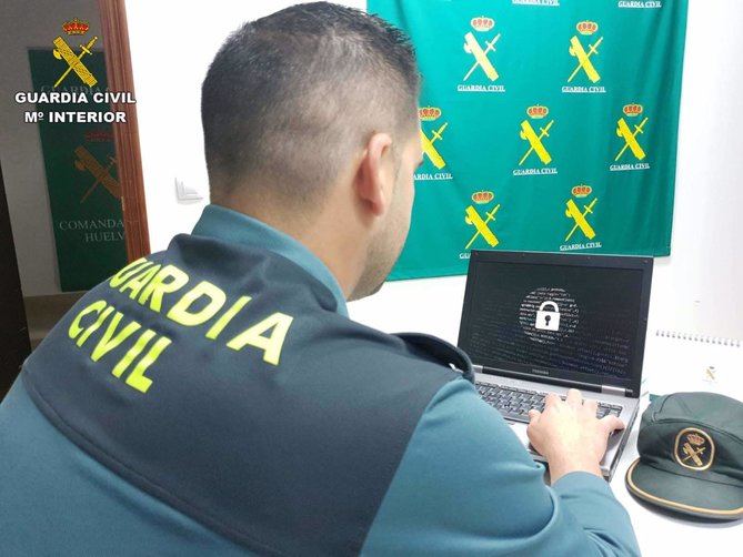 La Guardia Civil de Madrid ha elaborado un decálogo para realizar compras digitales seguras durante las fiestas.