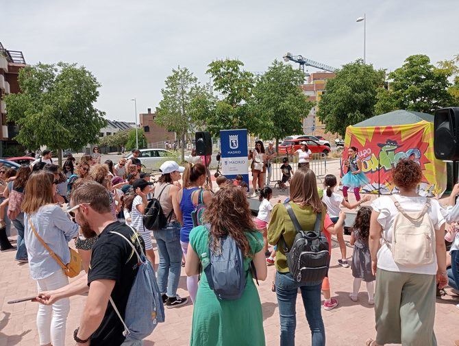 El distrito de Hortaleza celebra este fin de semana el Día Internacional de las Familias con varias propuestas culturales gratuitas al aire libre, dirigidas a toda la ciudadanía. 