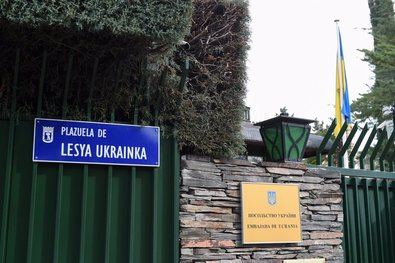 La embajada de Ucrania está situada en la ronda de la Abubilla, 52, en el barrio de la Piovera del distrito de Hortaleza.