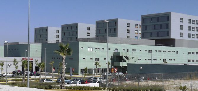 Según ha informado el PSOE en un comunicado, han registrado esta pregunta para saber cuál es el destino de la cuarta torre, cerrada desde la inauguración del Hospital, desde el año 2012.