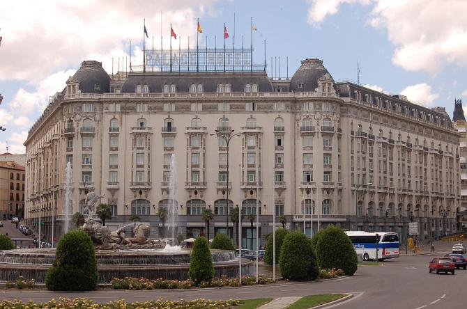 El hotel Palace recibe el distintivo Garantía Madrid por sus buenas prácticas frente al Covid