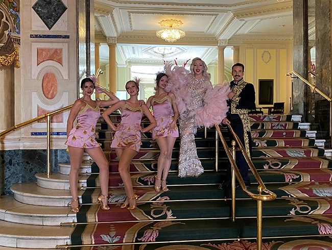 Para celebrar su aniversario, el hotel propone diferentes eventos entre las que destaca el 'show' Leclab Royal, de la mano de Lady Vita, artista 'burlesque' de nivel internacional, que transportará a los huéspedes a los años dorados de Hollywood durante un espectáculo en el que se servirá un cóctel-cena.