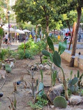 Los vecinos de Lavapiés reclaman la instalación de vallas para proteger su huerto urbano durante las fiestas