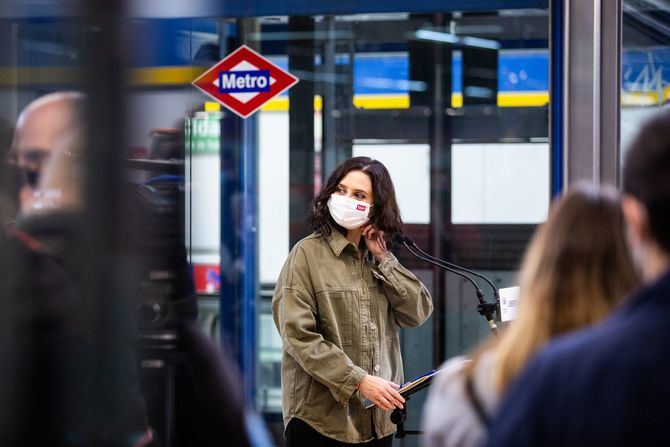 Isabel Díaz Ayuso, ha presentado su programa en materia de transportes y movilidad, que incluye que las zonas B3 y C del Abono se agreguen en una única zona que tendrá una misma tarifa, 82 euros. Se produce, así, una rebaja de las tarifas del transporte que beneficiará a 129 municipios.