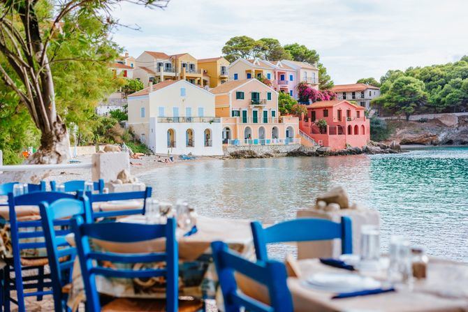 La región de Islas Jónicas es un conjunto de islas ubicadas en el Mar Jónico, en la costa occidental de Grecia, donde los viajeros encuentran una experiencia única del auténtico encanto del Mediterráneo.