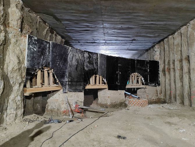 Los restos fueron encontrados durante la excavación bajo la losa del túnel de Ferraz, al final de la calle de Ventura Rodríguez.
Desde los primeros hallazgos, en agosto de 2019, Ayuntamiento y Comunidad han trabajado de la mano con el objetivo común de conservar el patrimonio y ponerlo en valor.