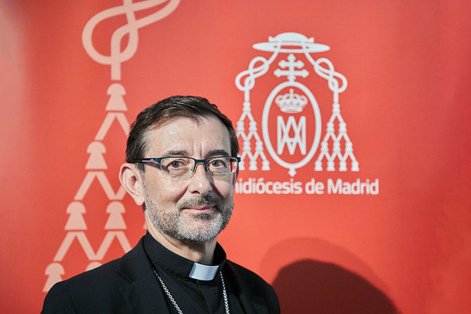 José Cobo Cano tiene 57 años y es, desde 2017, el obispo auxiliar de Madrid. Además, en la Conferencia Episcopal Española (CEE) es miembro de la Comisión Episcopal de Pastoral Social y promoción humana, desde marzo de 2020.