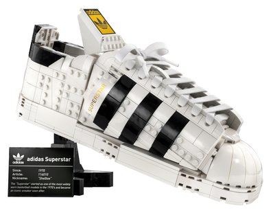 Contruir las 'snakers' de Adidas, con piezas de Lego