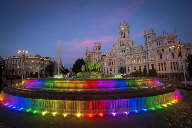 La zona de Gran Vía y Puerta del Sol y el barrio de Chueca, en el distrito de Centro; la 'Milla de Oro' del distrito de Salamanca y el área del aeropuerto son las que han concentrado el gasto en la capital.