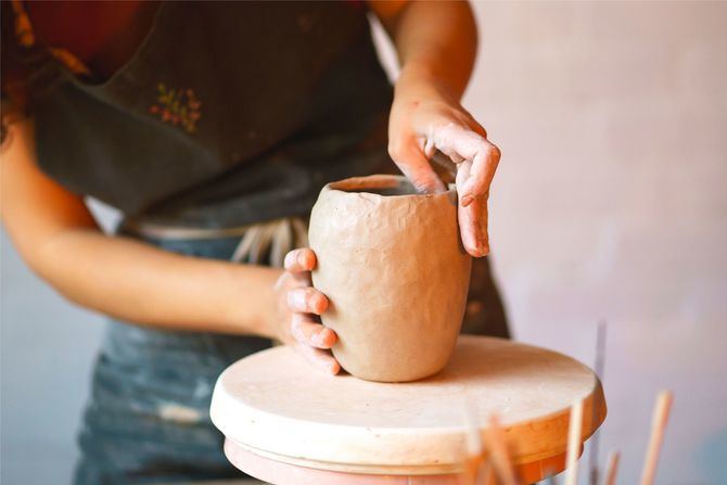 Participan más de 250 comercios de moda y diseño de los barrios más emblemáticos de Madrid, en una firme apuesta por la artesanía como ejemplo de comercio local y sostenible.