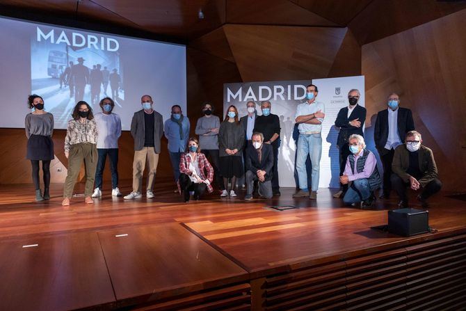 La delegada de Cultura, Turismo y Deporte del Ayuntamiento de Madrid, Andrea Levy, ha presentado el libro 'Madrid' que recoge la historia de la capital desde principios del siglo XX a través de más de 160 imágenes, editado por La Fábrica y con la colaboración del Consistorio.