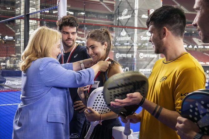 Sanz ha presidido la entrega de premios del torneo a favor de la investigación del cáncer infantil de la mano, de las fundaciones ‘El Sueño de Vicky’ y ‘Médula para Mateo’