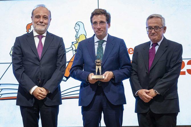 Almeida ve este premio como un reconocimiento a los empleados de las 33 bibliotecas municipales y 11 puntos de intercambio de libros “que todos los días dan lo mejor de sí mismos”.