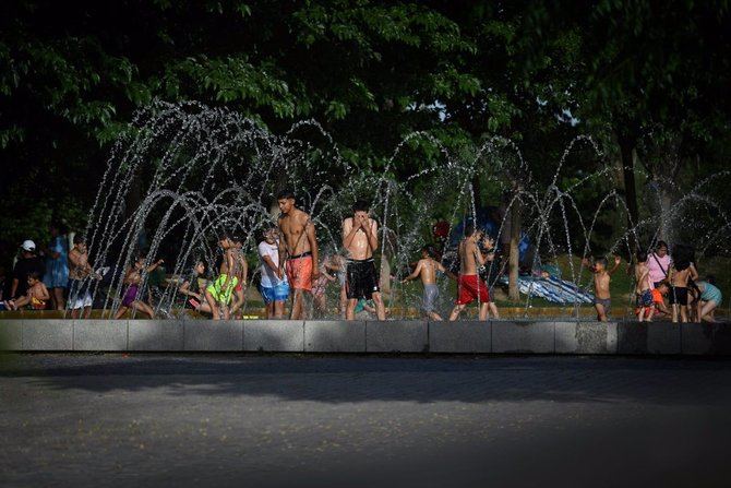 La Comunidad de Madrid mantiene la Alerta 2 o Nivel de Alto Riesgo del Plan de Vigilancia de los Efectos de las Olas de Calor sobre la Salud, ante la previsión de temperaturas superiores a los los 38,5º durante los próximos días.