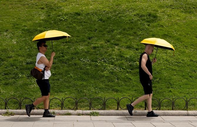 La Comunidad de Madrid mantiene activado este martes el nivel 2 de Alto Riesgo por altas temperaturas en la región, con máximas previstas para esta jornada de hasta 39 grados centígrados en varios puntos del territorio regional.