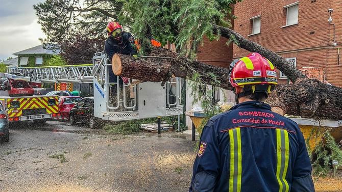 Emergencias 112 Comunidad de Madrid ha detallado algunas de las recomendaciones para prevenir daños físicos y materiales en una situación de tormenta veraniega.