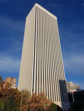 La Torre Picasso, obra del arquitecto norteamericano de origen japonés Minoru Yamasaki, ha sido incorporada al catálogo para poner en valor el carácter precursor que esta construcción tuvo en su momento para el municipio.