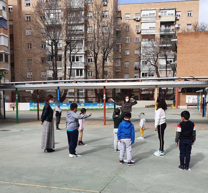 Este curso se han ofertado 30 plazas para alumnos de 3 a 12 años, repartidos en tres grupos de diez alumnos por centro escolar, que se han cubierto.