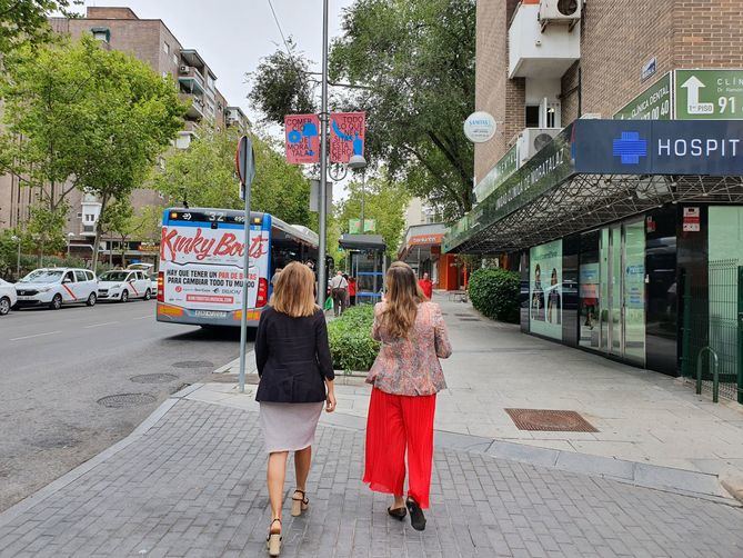 ‘Comercio de Moratalaz, todo lo que necesitas está cerca de ti’ es una iniciativa de la junta municipal que contará con banderolas alusivas en la calle Camino de los Vinateros y avenida de Moratalaz.