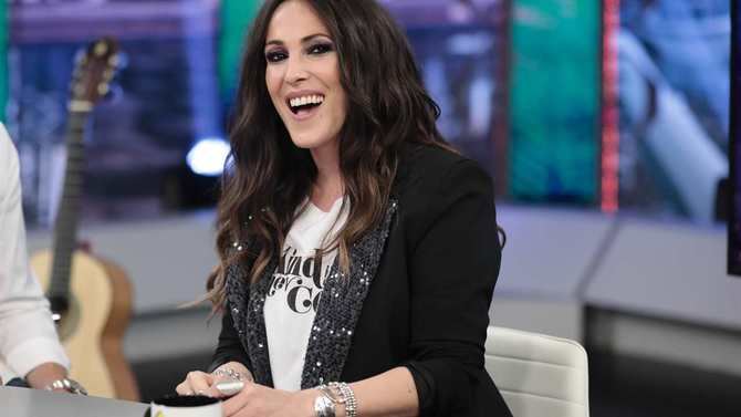 Tras su paso por La Voz de Mediaset, la cantante Malú vuelve a la televisión con Mask Singer, adivina quién canta, programa de Antena 3, presentado por Arturo Valls, en el que también participarán Javier Calvo, Javier Ambrossi y José Mota.