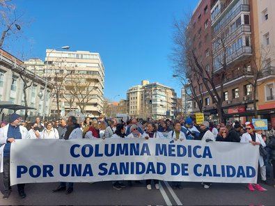 En un manifiesto recuerdan que 600.000 adultos madrileños no tienen médico asignado y 212.000 niños no cuentan con pediatra de referencia, para recalcar la necesidad de garantizar que toda persona tenga uno de estos profesionales asignado.