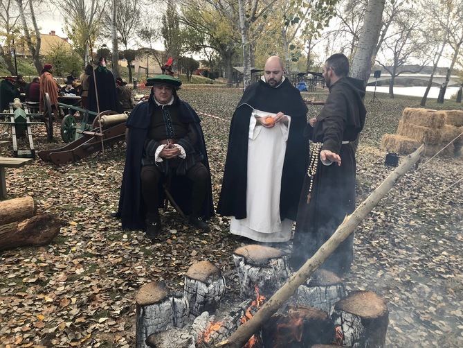 La Asociación Alcalá Gastronómica Fomentur preparará unos menús de época que contribuirán también a esta gran experiencia inmersiva. 