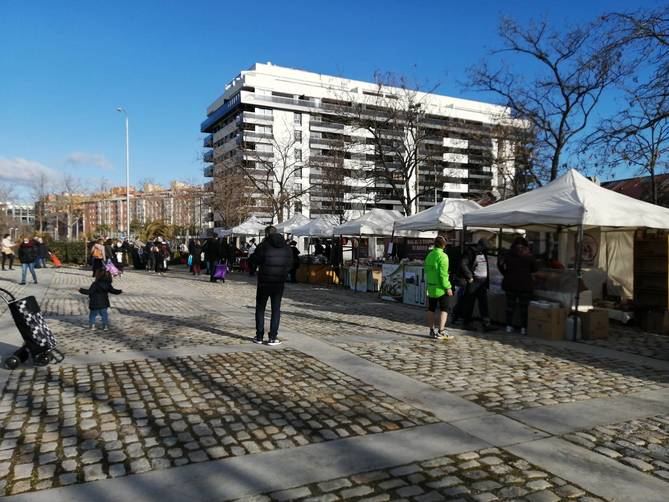 Las compras se hacen siguiendo todas las medidas sanitarias establecidas por las autoridades: distancia social, mascarilla obligatoria y uso de gel hidroalcohólico.