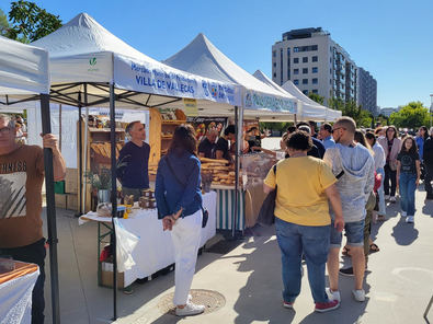 El Mercado de Productores de Villa de Vallecas presta servicio el segundo sábado de cada mes, en la avenida del Ensanche de Vallecas, y el Mercado de Productores de Latina prestará servicio el cuarto domingo de cada mes, desde parque Europa.