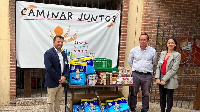 Primera donación de Mercadona a la parroquia de San Ignacio de Loyola, en el barrio de Valdeacederas del distrito de Tetuán.