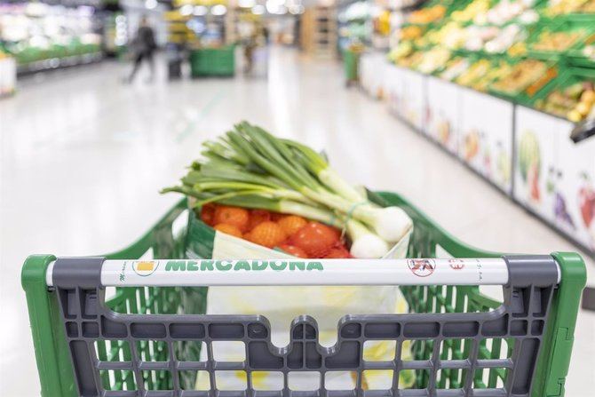 La cadena de supermercados también ha reforzado su compromiso social con el comedor social de la parroquia San José de Colmenar Viejo, ampliando la colaboración a través de donación diaria de productos de primera necesidad desde la segunda tienda del municipio.