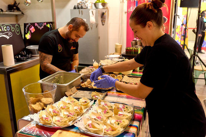 'Todo está en Madrid' propone una ruta gastronómica por 87 puestos con seis degustaciones gratuitas de especialidades mexicanas, ecuatorianas, peruanas, salvadoreñas, venezolanas y colombianas.