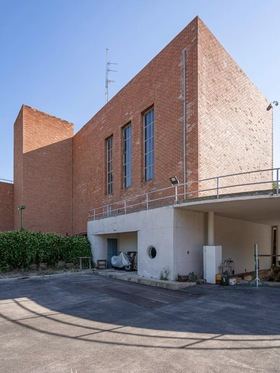 El edificio fue reconstruido, en 1943, por el propio Eduardo Torroja, tras resultar seriamente dañado durante la Guerra Civil. Varias intervenciones posteriores han desvirtuado su fisonomía original.