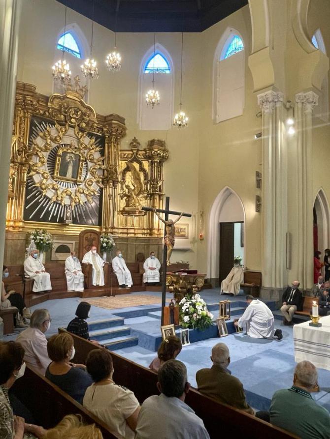 Osoro ha inaugurado un mosaico dedicado a la Virgen de la Paloma y ha rezado por las víctimas de la explosión de gas